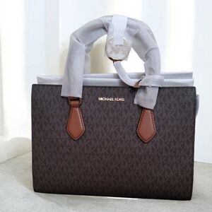 🔥Michael Kors Sheila Medium Logo Satchel Handbag (Brown) NWT🔥